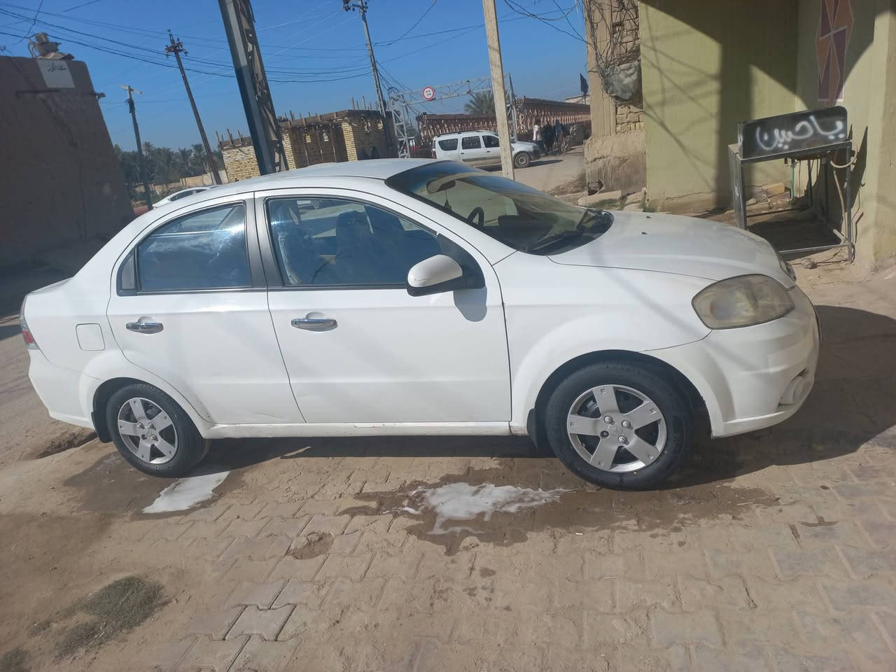 سيارة اڨيو للبيع موديل 2011 مفتوح گير اوتماتيك رقم قادسية دولي هزة جديدة السعر 77 وبيها مجال 
الرقم ***********
