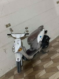 فله للبيع ألون ابيضّ مديل 2009  طالعه من المعرض ب شهر الخامس الدراجه ب...