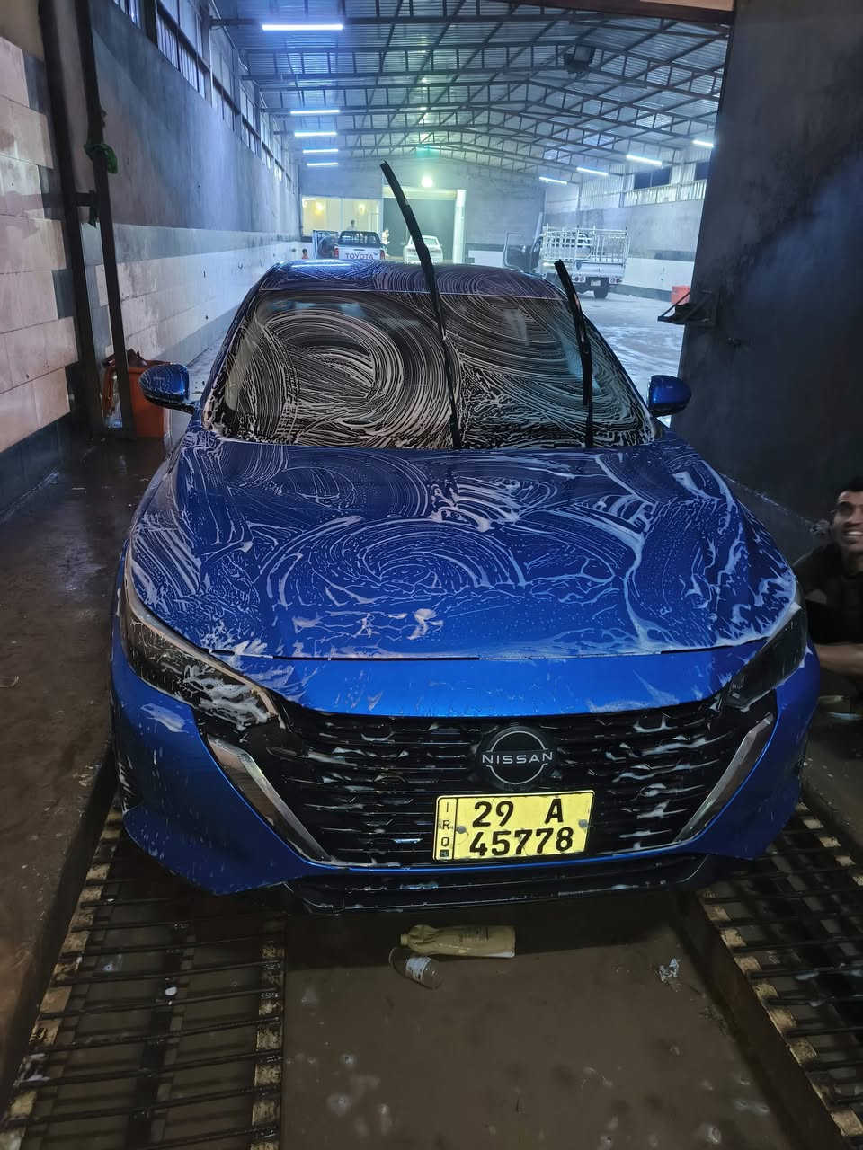 السلام عليكم ˛ يا الله
للبيع نيسان سنترا موديل 2024 وارد امريكي

المواصفات: 

فئة SV لون ازرق جويتي المميز

بصمة تشغيل ،ودخول ذكي بصمة ابواب . 

رادار امامي وخلفي وجوانب. 

كاميرا خلفية دوار . 

حساسات. 

نقطة عمياء. 

مانع انزلاق. 

فول تحكم استيرن. 

نظام ECO. Sport. Normal

نظام توقف ذاتي . 

شاشة تدعم carplay 

تحديد مسار

مثبت سرعة

محرك 2000cc

حساسات ضغط الهواء 

ومواصفات هواي بيه غنيه عن التعريف

شاصي السيارة سليم 100%100 شرط الفحص. 

السيارة حادثه الباب الخلفي مبدل اصلي موتجاري ارباك فقط برده  
صور الحادث مرفوقه بل المنشور

سيارة عَنْ تجربة بيها سلاسة بالقيادة وثبات بالشارع وصرفية بانزين ابدًا مابيها وبانزين عـاديّ بدون ﺎَيّ دوانز 

السياره معقوقين واسط 

مبدل هايدروليك الكير ودهن المحرك 

للاستفسار عن السيارة الاتصال على الرقم او مراسلة عن طريق الواتساب السعر 140

***********
