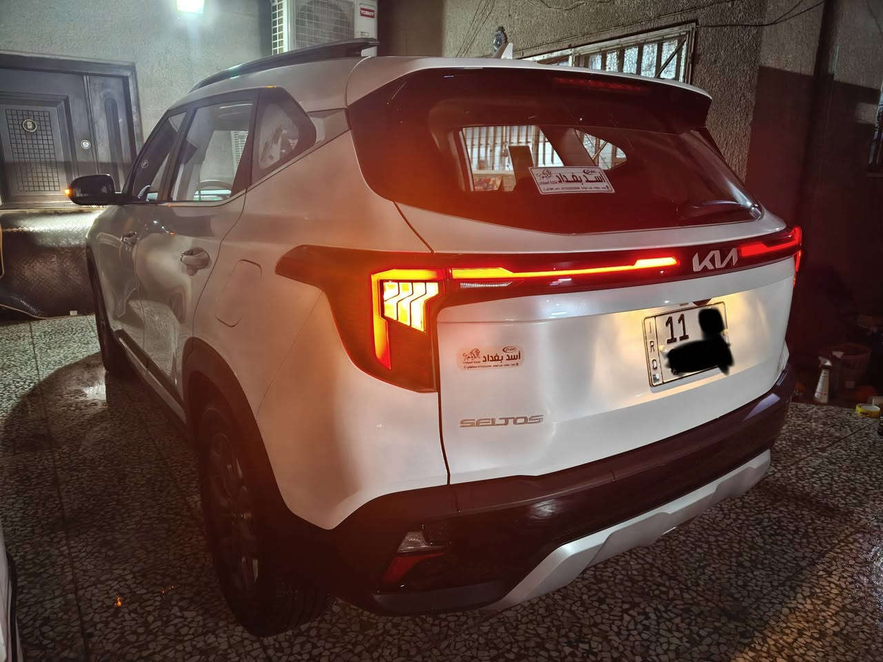 تحيه طيبه على الجميع 
كيا سليتوس 2025 
استلام شهر العاشر  2025
خليجيه فول مواصفات 1/1
ماشيه حاليا 5 الف فقط 
بس حق  مشاوير تثبيت اللوحات 
مكفوله من جميع النواحي 
ولا شخوط ولا رصعات 
زيرو بكل ما تحمل الكلمه من معنى 
الموصفات...
- بانوراما 
- بصمه 
- شاشه كبيره متصله مع داشبول ديجيتل وشاشه للكير 
- كامرا دواره 
- منظومه زينون بلاديه مع ليد امامي وخلفي متصل 
- تبريد قطعتين تحكم لمسي 
- رادار امامي 
- تحديد مسار 
- توقف ذاتي 
- تثبيت سرعه 
- هاند بريك بصمه 
- اوتوهولد 
- حساسات امامي خلفي 
الخ من المواصفات الستاندر
السياره جدا نضيفه 
السبير والعده غير مستخدمات 
مع ارضيات تارتان اصليه وفرشه داشبول جديده 
السعر 18500$ 
يعني ١٨٥ ورقه 
للاتصال ***********
