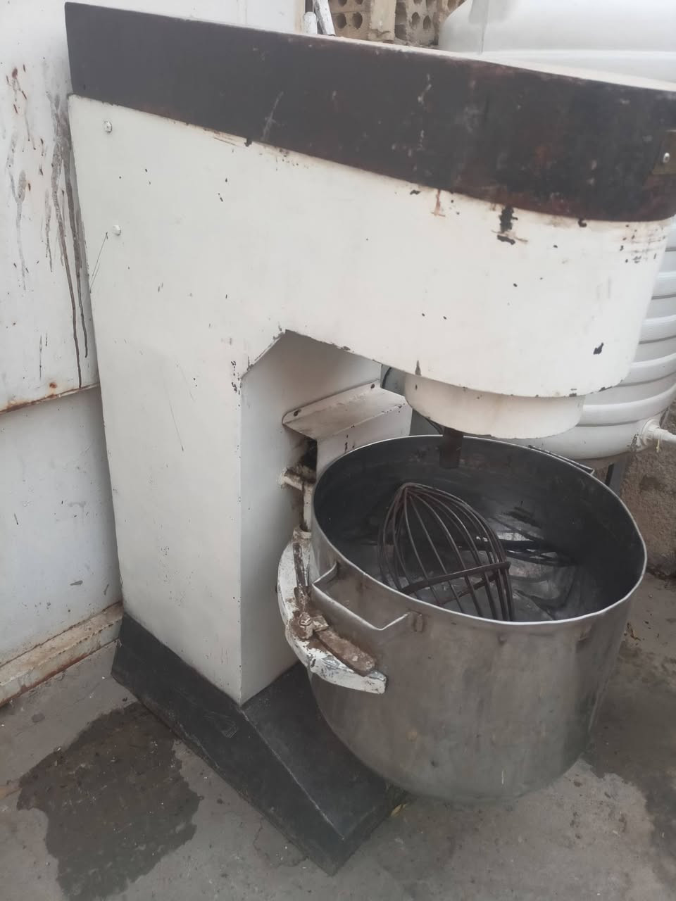 السلام عليكم خلاط سوري  شغال كامل 
مكانه بغداد الشعب 
سعره 500 الف
***********
