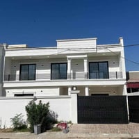 مجمع اشتي ١ • ٢٥٠م • ٥ غرف