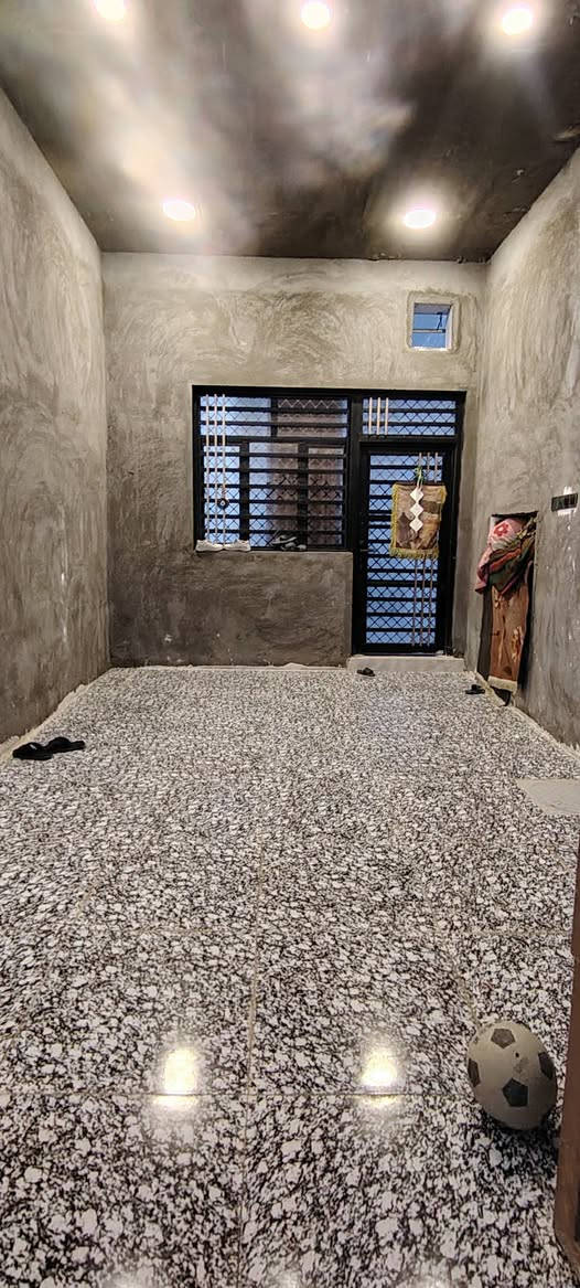 السلام عليكم ورحمة
بيت طابو صرف معروض للبيع الموقع في حي الجامعة بشارع خمسين الاربع سايدات مواصفات البيت متكون من طابقين الطابق الأول من كراج سيارة صحيات خارجيه وداخليه استقبال 7 x 5 مطبخ كبير حار بارد صاله كبيره غرفتين كبار 5x4 الطابق الثاني بيه غرفه وصحيات كاملات اما البقيه بعده ما كامل يرادله كهرباء ولبخ وارضيه البيت فول قبل شهرين من كمل بناء حديث اي استفسار عن البيت تعال خاص


**إذا كنت صاحب هذا الإعلان وتريد حذفه لأي سبب، رجاءا أرسل رسالة إلى الدعم الفني**