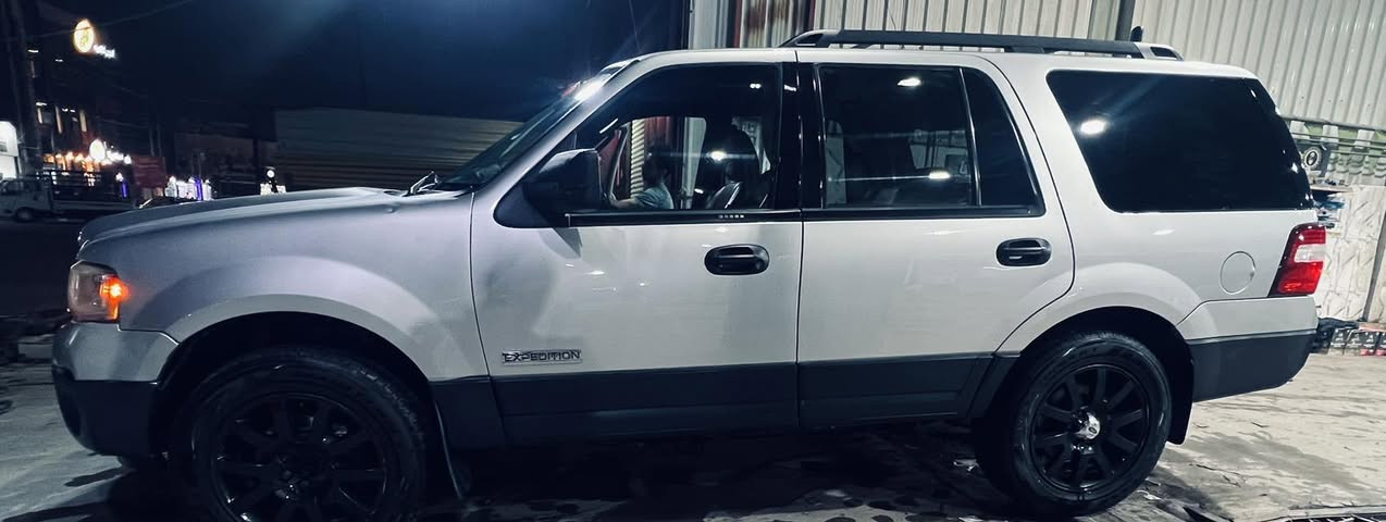 اكسبدشن للبيع موديل ٢٠١٧ بوليسي سياره نضيفة مناقصة شي كلشي شغال بيه مكينة ستة تيربو كير تعليك تبريد فول كلشي شغال على إيدي ورقمة سليمانية  اي استفسار راسلني وتدلل 
***********
