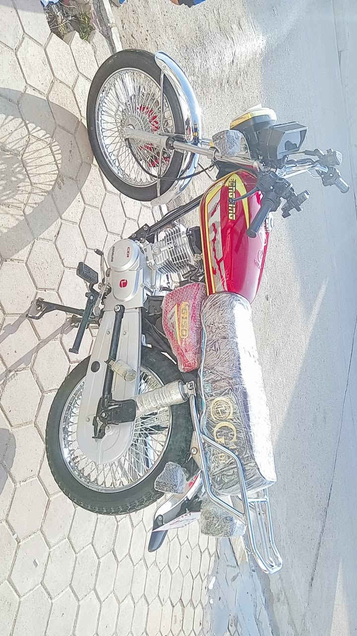 اسلام عليكم ورحمة الله وبركاته اخوان سيفان سكنر  موديل 2025 كفاله عامه مكانها واسط منطقه الزهراء دراجه نفس بل صوره ***********
