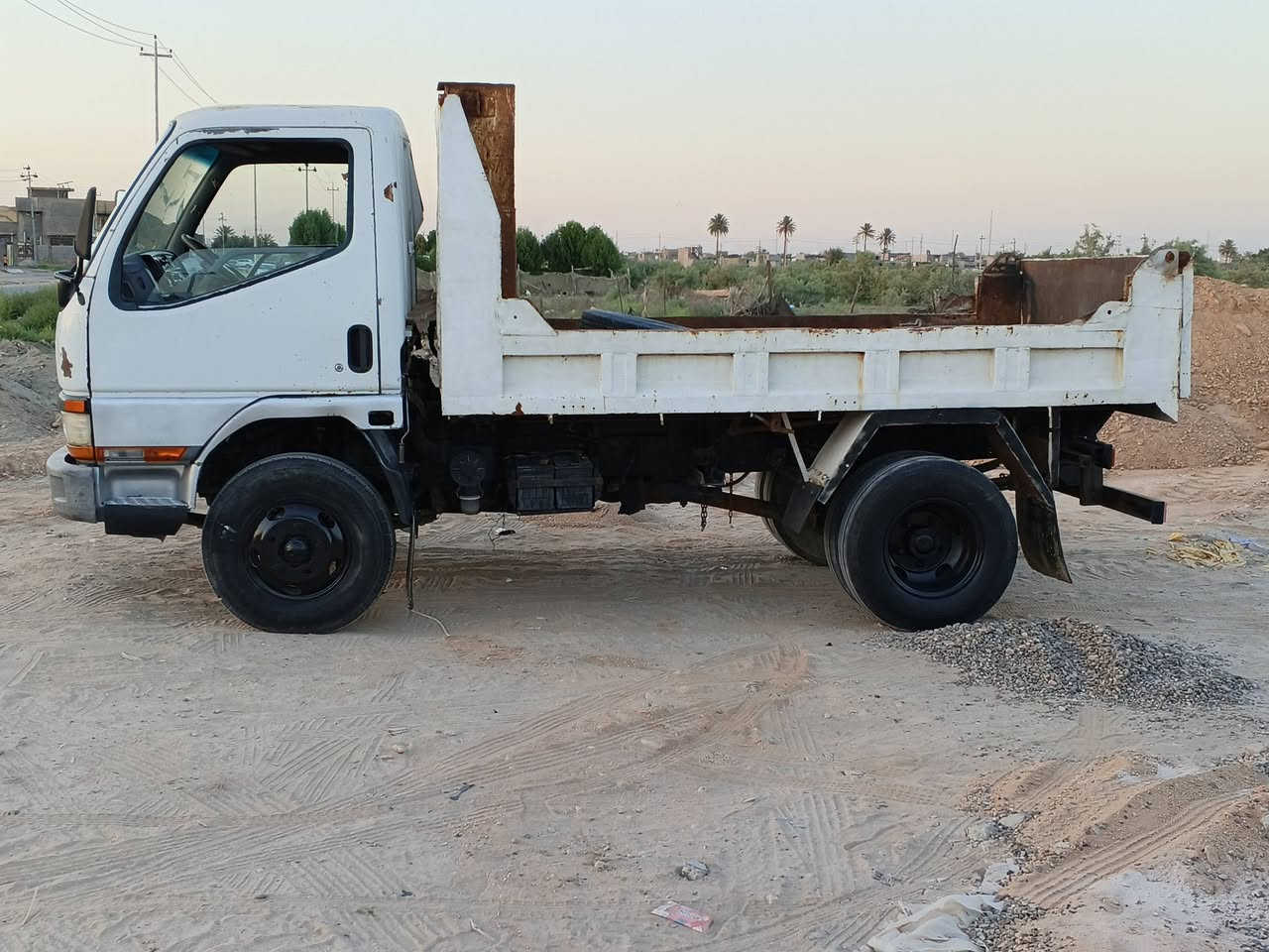 السلام عليكم كنترميتسوبيشي فحل للبيع محرك بي بخار سياره شغاله مابيها مشكله السعر65بيها مجال ***********
