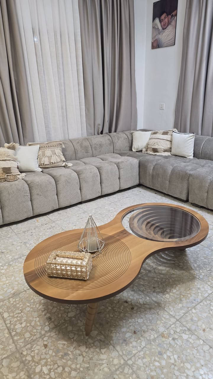 ديوان شغل عراقي قماش خاولي تصميم الببلز الجديد
الديوان كلش نظيف مستعمل تقريبا شهر واحد اخو الجديد 
القياسات 
القنفة 2:20 مترتين و20 سم
الديوان حرف L مجموع 6 مترات و 20 سم 

السعر 800 الف

المكان حي الجهاد التواصل على الرقم ***********
