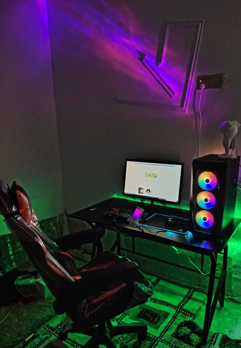 GPU: NVIDIA GEFORCE RTX 3060 12GB
CPU: Intel Core i5-12400F
​M.B: ASUS H610M-K
​RAM: LEXAR 16GB DDR4 3200MHz
​Storage: SSD Samsung M.2 256GB + HDD 1TB
​PSU: PF600 ATX SWITCHING POWER SUPPLY
​Cooler: COOLER MASTER Air Cooler
​Case: GAMING CASE RGB
الملحقات 

وشاشه 26 حجم بنل IPS دقه Full HD  معدل تحديث 165 معدل استجابه 0.5

كرسي كيمنك 
ميز 
مايك 
سماعه هايبر اكس 
يدات اكس بوكس 2
واير 
كيبورت وموس 

موس باد RGB

السعر مليون ونص


**إذا كنت صاحب هذا الإعلان وتريد حذفه لأي سبب، رجاءا أرسل رسالة إلى الدعم الفني**