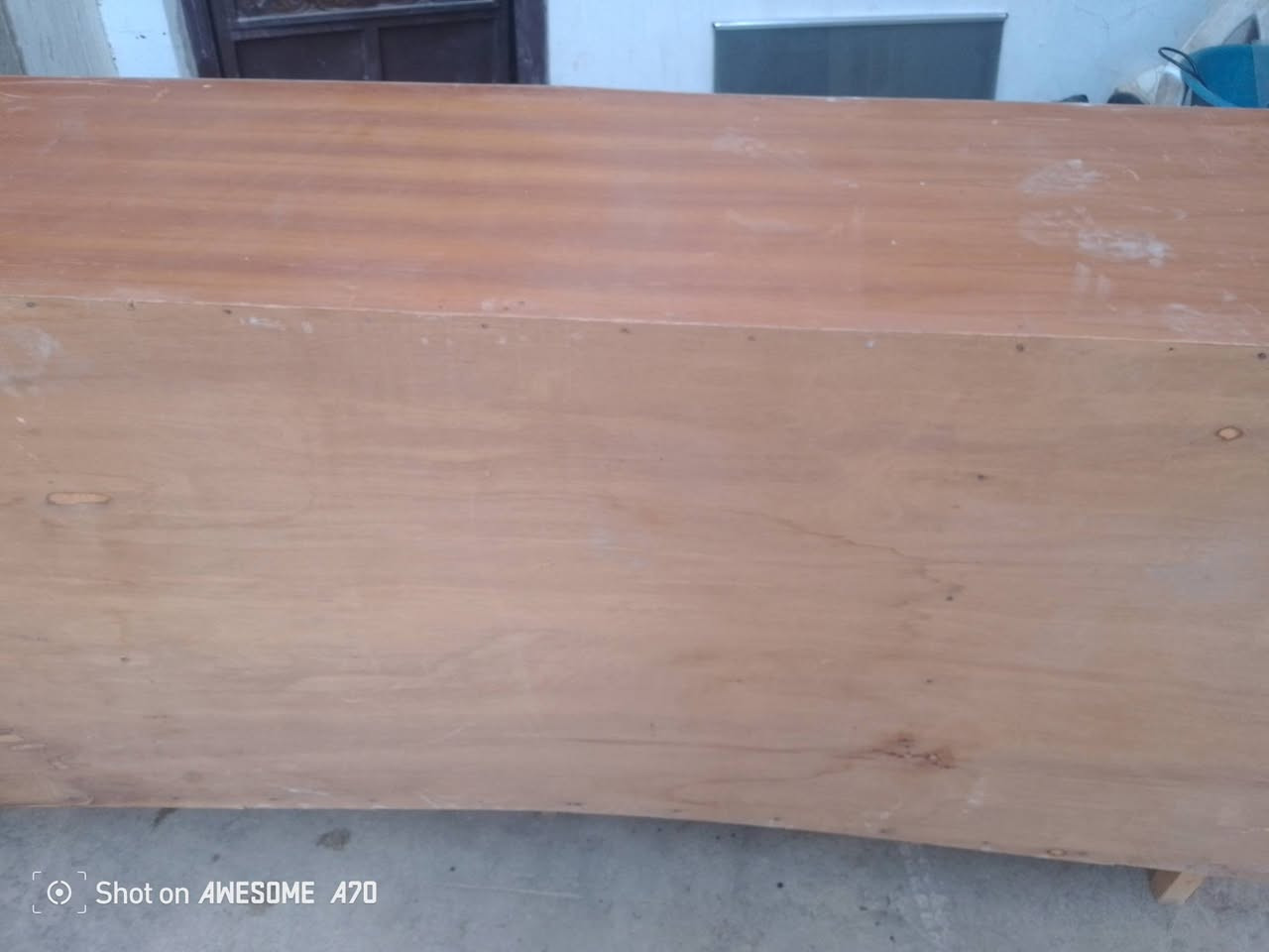 بوفيه خشب صاج عراقي تكمه اخو الجديد الطول 2 متر العرض 58 السعر50 الاتصال ***********
