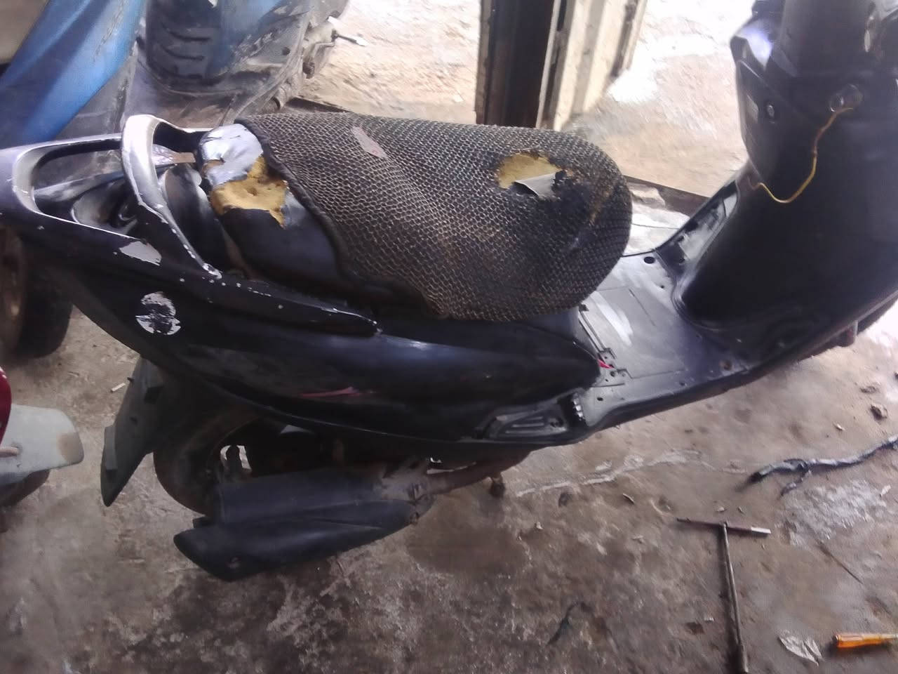 سلام عليكم دراجه للبيع ماكس 140 السعر 125وبيهة مجال مكان لامين سكينه رقم ***********
