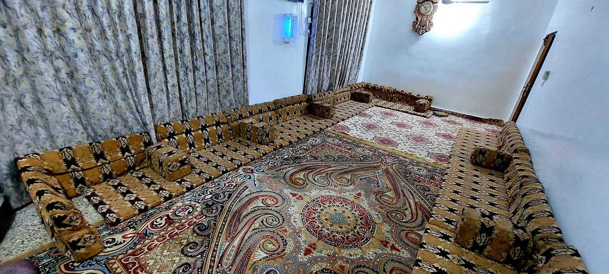 سلام عليكم جلسه عربيه للبيع نضيفه لا بيها ضرر ولا مشككه سعرها 125 وبيها مجال مكاني كربلاء رقم *********** يوجد توصيل داخل كربلاء
