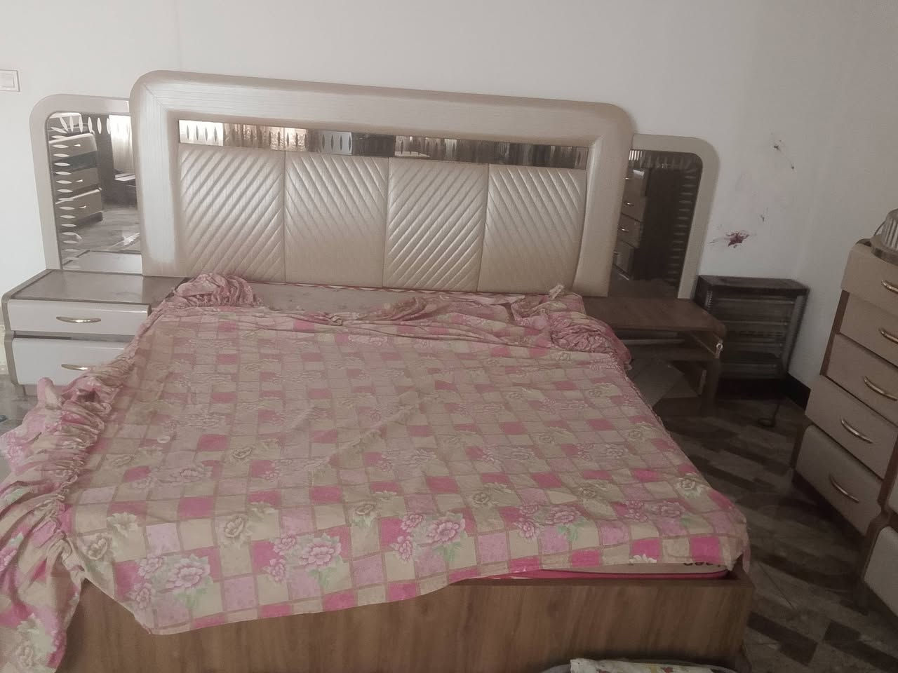 سلام عليكم غرفه نوم تركيا مستعمله للبيع وهاذه رقمي ***********
