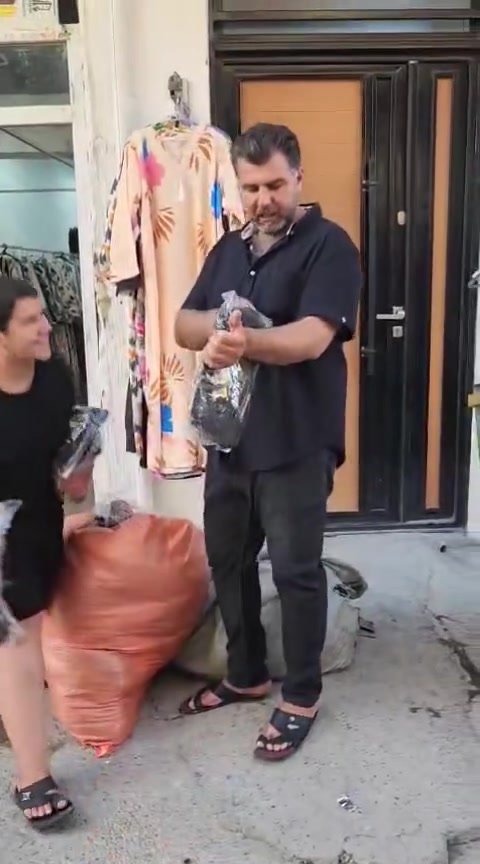 السلام عليكم وجبه جديده تراكسود طفل من سنه الئ خمس سنوات ٢٠٠٠ دينار وتدللون علينه العنوان بهرز خلف السوك للاستفسار على رقم ***********
