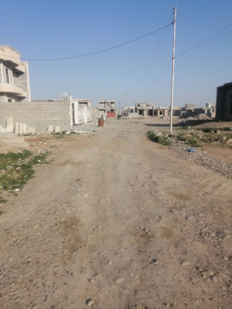 السلام عليكم ورحمة الله وبركاته للبيع هيكل حديث خريطه فول ما شاء الله تبارك الرحمن تصميم مهندس مساحة قطعه ٣٠٠ متر بناء ١٨٠ متر يتكون من ٢ غرف نوم مطبخ وهول وربعه وصحيات تصميم حلو حيل بيع مستعجل حيل المكان العلم روتانا الساس صب تسليح السعر ٢٢ مليون بي مجال للاستفسار على الرقم وحياكم الله ***********
