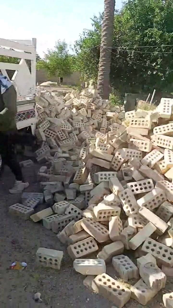يوجد كادر تفليش الدور والبنايات السكنيه ورفع الانقاض يوجد طابوق مستخدم عادي +جمهوري وشراء جميع انواع الشبابيك والابواب ***********

