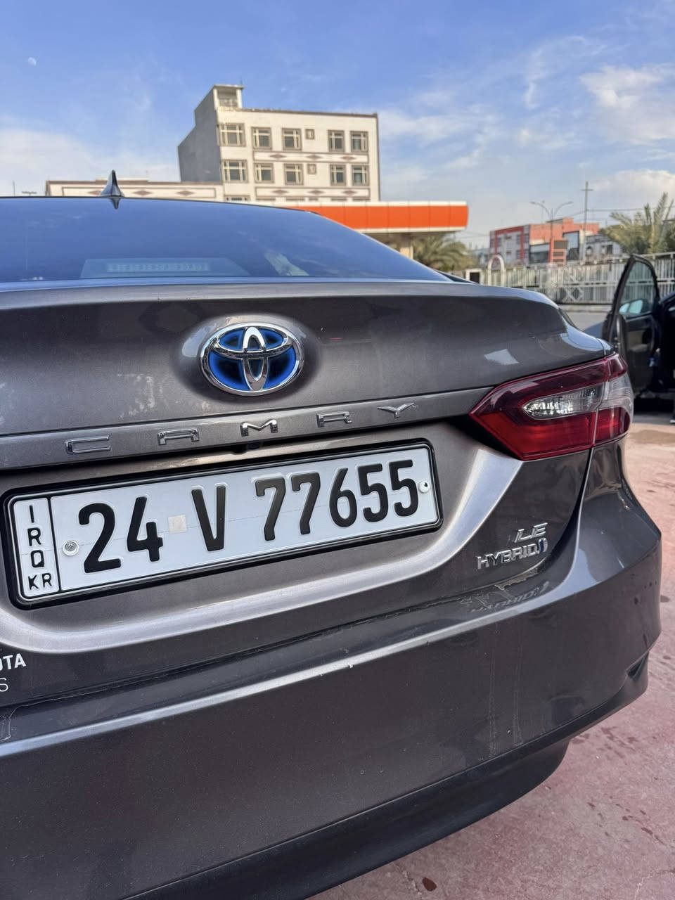 TOYOTA CAMRY 2023 LE HYBRID
تويوتا كامري 2023 LE هايبريد
***********
3 قطعه صبغ بدون دواخل بدون ايرباك 
سياره بجم و خلفي كبس
ربم و سنوي جديد
تحويل والغرامات بشرط
گير و محرك بشرط
سياره ماشيه / 65 الف 

 4T1C31AK9NU578927 رقم شاصي
