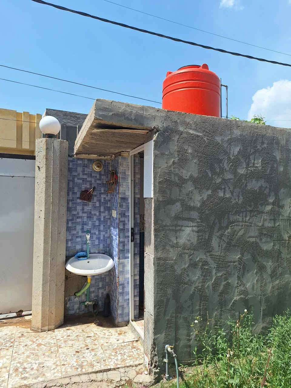 ​🏡 دار سكني مميز للبيع في أبي غرق 🏡
الموقع: بابل - ناحية أبي غرق / منطقة البو جعلول.

المساحة: 200 متر مربع. طابو زراعي وبيه مجال

​📌 تفاصيل وتصميم الدار:

​الغرف: يحتوي على غرفتي نوم (غرفة في الطابق الأول + غرفة في الطابق الثاني).

​الصالات: صالة داخلية واسعة + استقبال ضيوف.

​المرافق: مطبخ متكامل + مجمع صحيات (داخلي وخارجي).

​الملحقات الخارجية: حديقة منزلية + كراج سيارة واسع.

​📞 للمعلومات والاستفسار:

​للراغبين بالشراء أو لمزيد من التفاصيل، يرجى:

​مراسلة الصفحة الشخصية مباشرة.

​أو الاتصال على الرقم التالي: ***********
