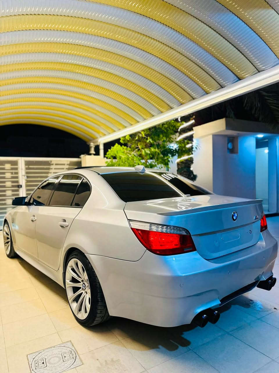 BMW E60 550 2006
-------------------------------------
#السعر : 133$ وبيه مجال بسيط 
‏
#رقم الهاتف : *********** 

#رقم السيارة : سليمانية  

#مكان السيارة : واسط/العزيزية 
-------------------------------------
للبيع فقط 
ميماتي موديل 2006 حجم 550 نوزل قصير 8 سلندر السيارة صاروخ 🚀🚀 رقم مميز  سليمانية جديد سنوية جديدة سيارة كت M كامل داخل + خارج بيه صبغ اثر جراد بدون اي حادث شواصي لغود كفاله صفر مسج بدون اي عطل 
تفاصيل سيارة 👇🏼👇🏼
1_ بصمة 🗝
2_محرك 8 سلندر⁦⁩+كير تبترونيك مكفولات ⁦⚔️
3_تبريد قطعتين ❄️
4_كروز سرعة 🔒
6_مراية داخلية+جانبة عاكسة 🪞
7_تحكم ستيرن ⚔️
8_ كشنات كهرباء⚡️
9-شاشة اعطال🖥
10-داخل اسود  
11-لايت زنون LED 🔦
12_ كشنات M 
13_سلايت 
14-ويل 19 M تو سايز+تخم تاير جديد⚔️
15-بك لايت LED اشارة حمرة 💡
16-صدر امامي خلفي جديد ⁦⚔️
17-داخل جلد وقماش 
18-هزة وفحص جديد⚔️
19-حساسات امامية خلفية ⚔️
20-انارة ترحيب💡
21-دمامات بلادية 
22_منفذ AUX
23_ماوس تحكم 
24_شاشة 
25_سوارات متغيرة + منظومة زنون 
26_شاشة جبيرة 
27_بردات 5 خلفية كهرباء 
28_حساسات امامية خلفية 

-------------------------------------
