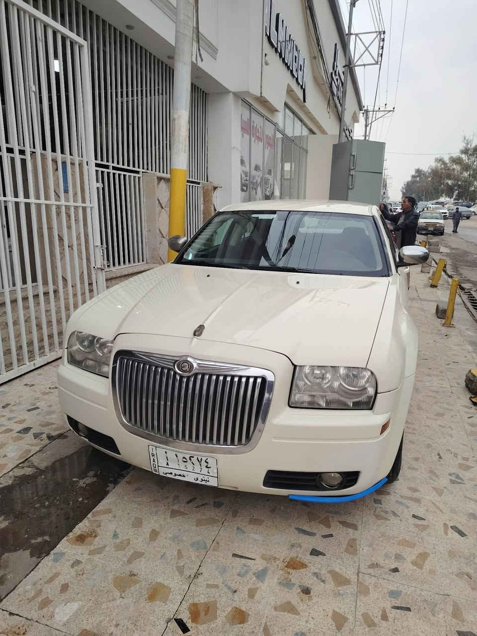 السلام عليكم
للبيع 
السعر 118 وبيها مجال 
اوباما 2009 
موصفات معروفها 
منضومه زينون 
طخم جديد
تواير جديد 
مكينه 2700 شرط مال كصه 
نطيك مكينه وكير شرط 
السياره مامشتغله على خط 
السياره ماشاءالله حيل حلوه احلا من الصور 
مصروف عليه خير من الله 
ضرر فقط نص باب وكارت فوك لايت 
مكان السياره موصل الايسر 
***********
