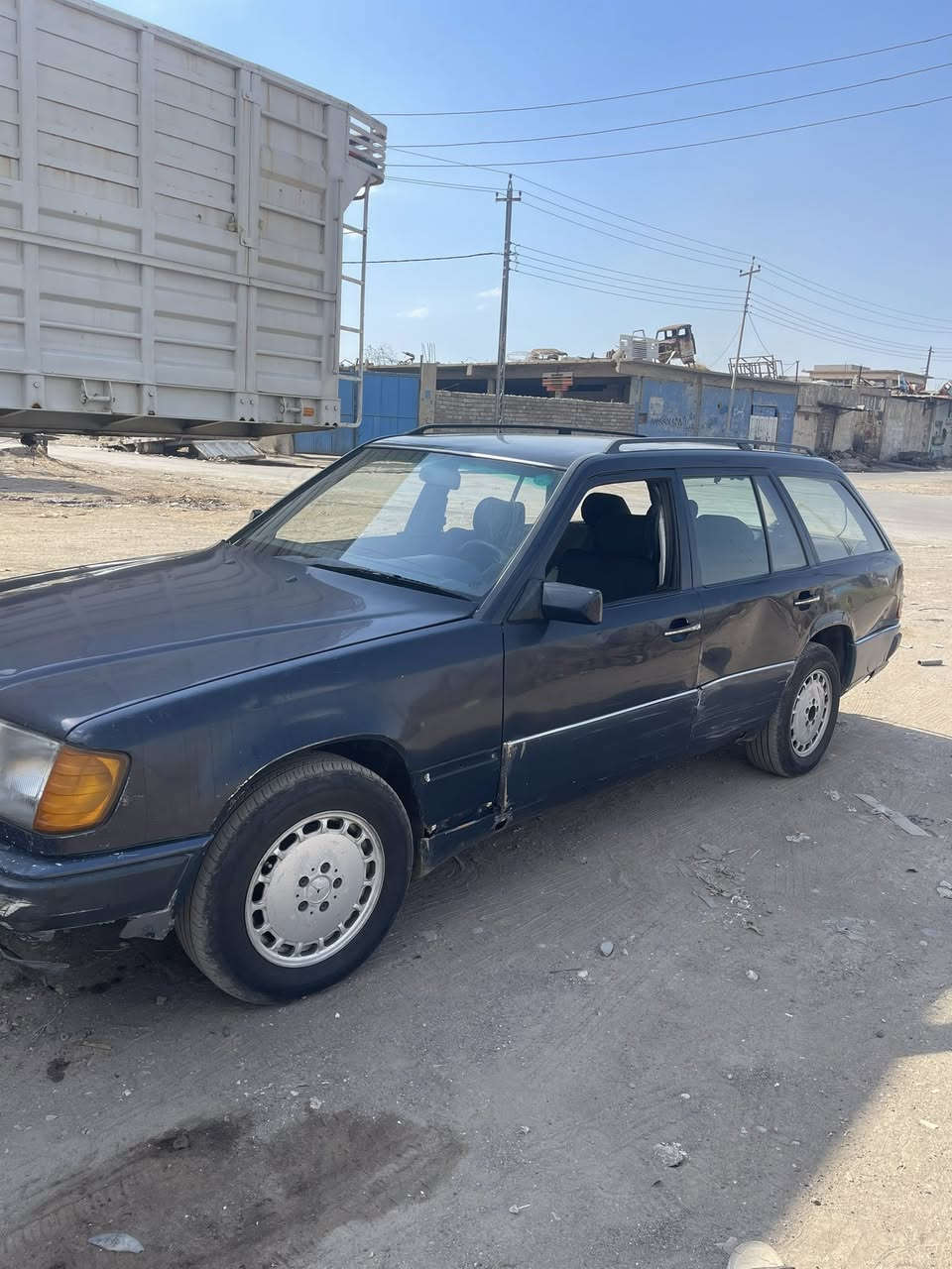 لبيع مارسدس دب
مديل1988
محرك ديزل 
كير عادي 
رقم نينوئ بسمي السياره 
رقمي ***********
