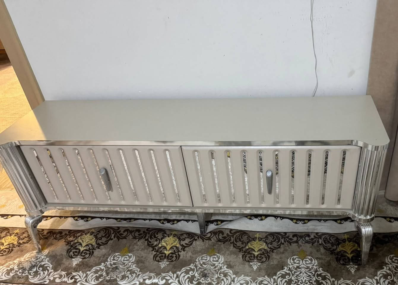 كنتور تصميم. لبيع. وطبله وكراسي. وميز تلفزيون


**إذا كنت صاحب هذا الإعلان وتريد حذفه لأي سبب، رجاءا أرسل رسالة إلى الدعم الفني**