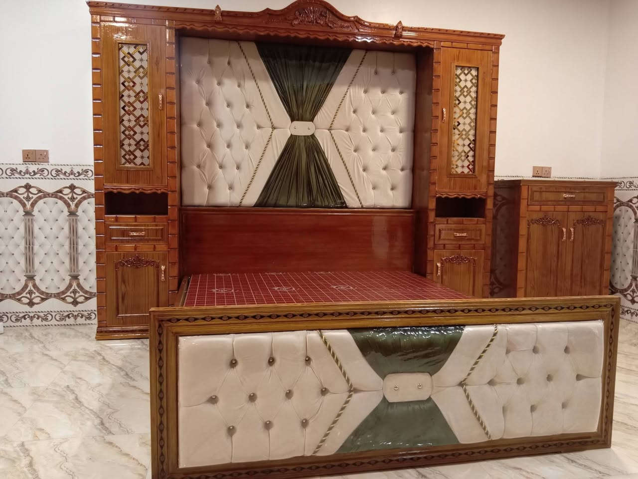 غرفة نوم حطاطة ٦ فردة طابقين  مع الملحقات
موديل مسرح شغل درجة اولى صبغ رش درجة أولى
معمل نجارة الأخوين
العنوان... بروانة  حي الشرطة قرب مدرسة عين العرب
الاستفسار  خاص او الاتصال على الرقم
***********
