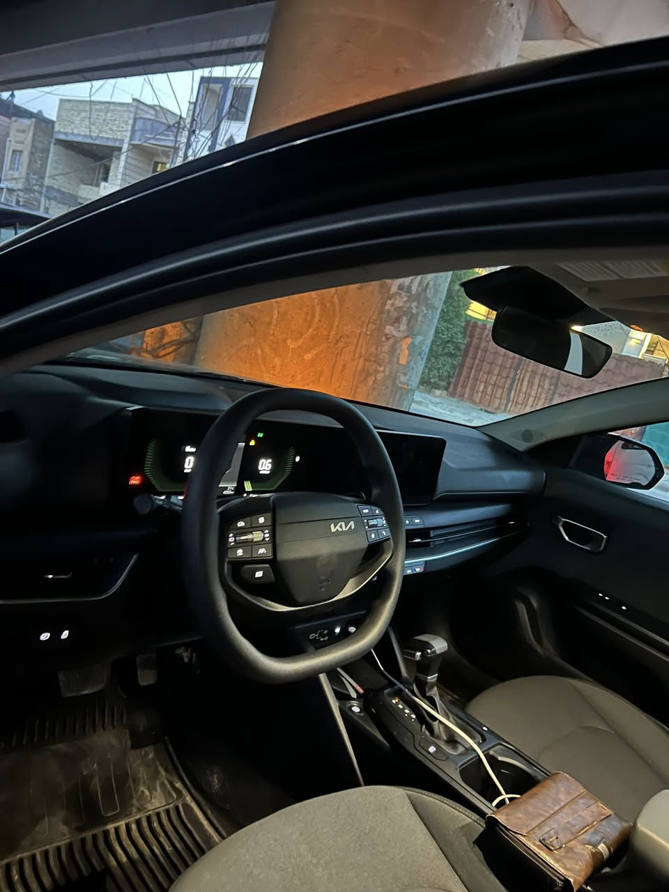 2025 
بصمه
ماشيه 2000 فقط زيروحادث جمالغ كرده وربع باب 
***********
مكانها صليخ ال 600
