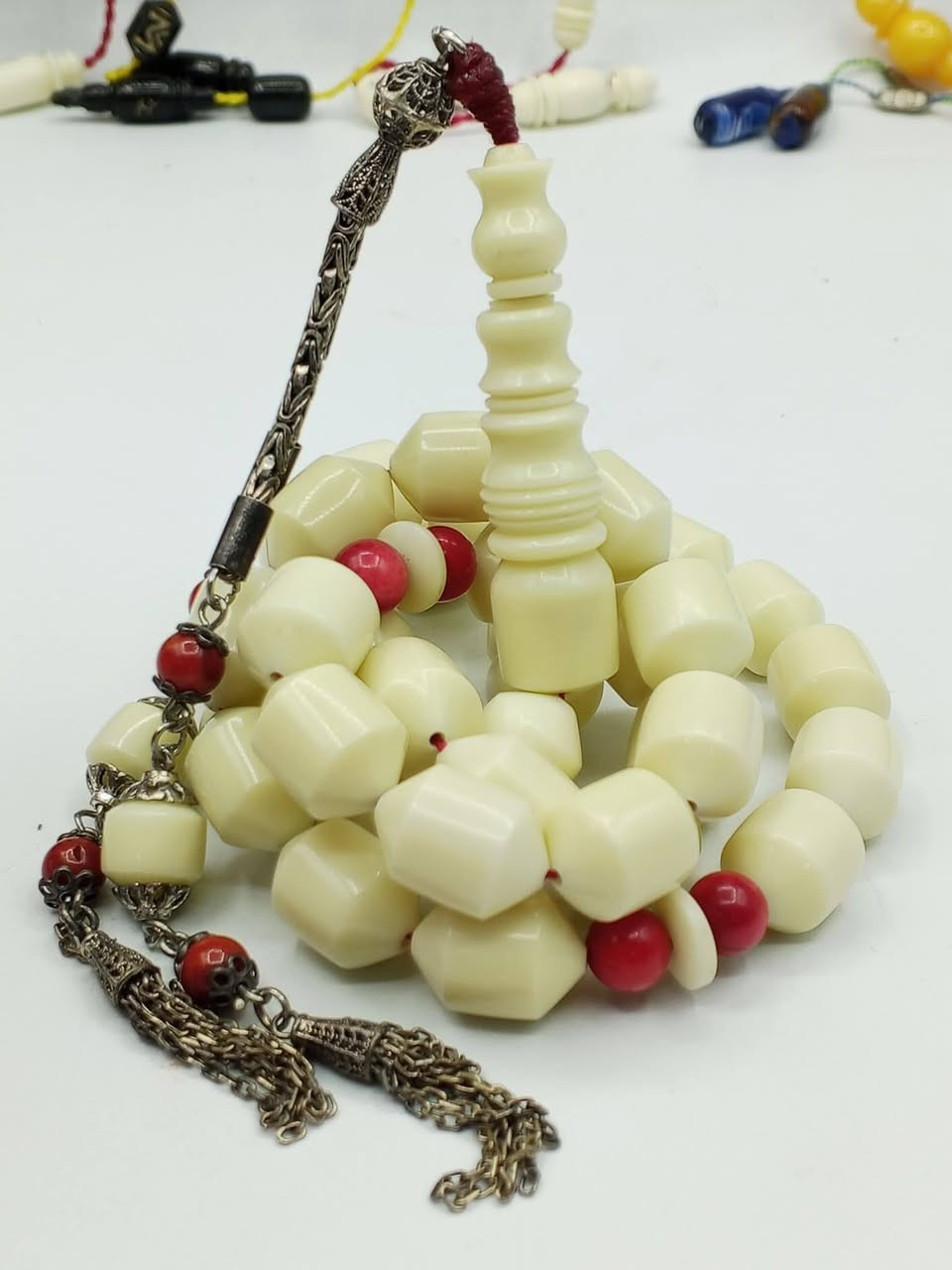 ..قطعة مميزة من السندلوس أصل طوبات بليارد .

..قطعة مميزة جداً كصة كويتي  جراخة يدوية بالكامل.

..37..خرزة  مطعمة بدبل فواصل مرجان .

..كروكشة فضة ومرجان  وخرز بالكركوش 

..وزن القطعة..111..غرام قياس الخرزه..16.. ونص ب 12.

..المهتم يتفضل خاص ويدلل..


**إذا كنت صاحب هذا الإعلان وتريد حذفه لأي سبب، رجاءا أرسل رسالة إلى الدعم الفني**