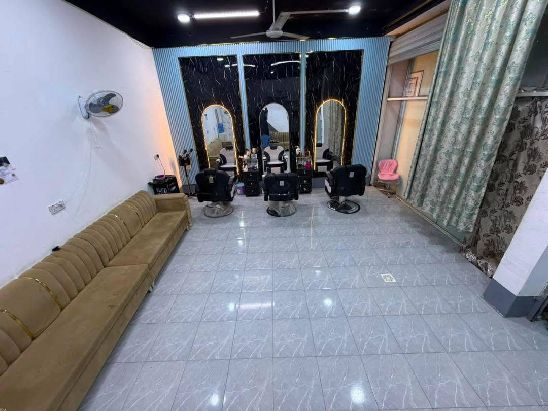 اعلان خاص سعر مغري جدااا
صالون نسائي للبيع كلشي بي جديد 
ماصاله شهر من نفتح مجهز ع اخر حبايه 
كلشي بي جديد حته مواد بي الي يشتري
 كبل يجي بس يشتغل
مكانه النجف الكوفه 
حي نيسان شارع الجوهره

سعر رقم 1 

الشراي يتصل هنا - ***********
