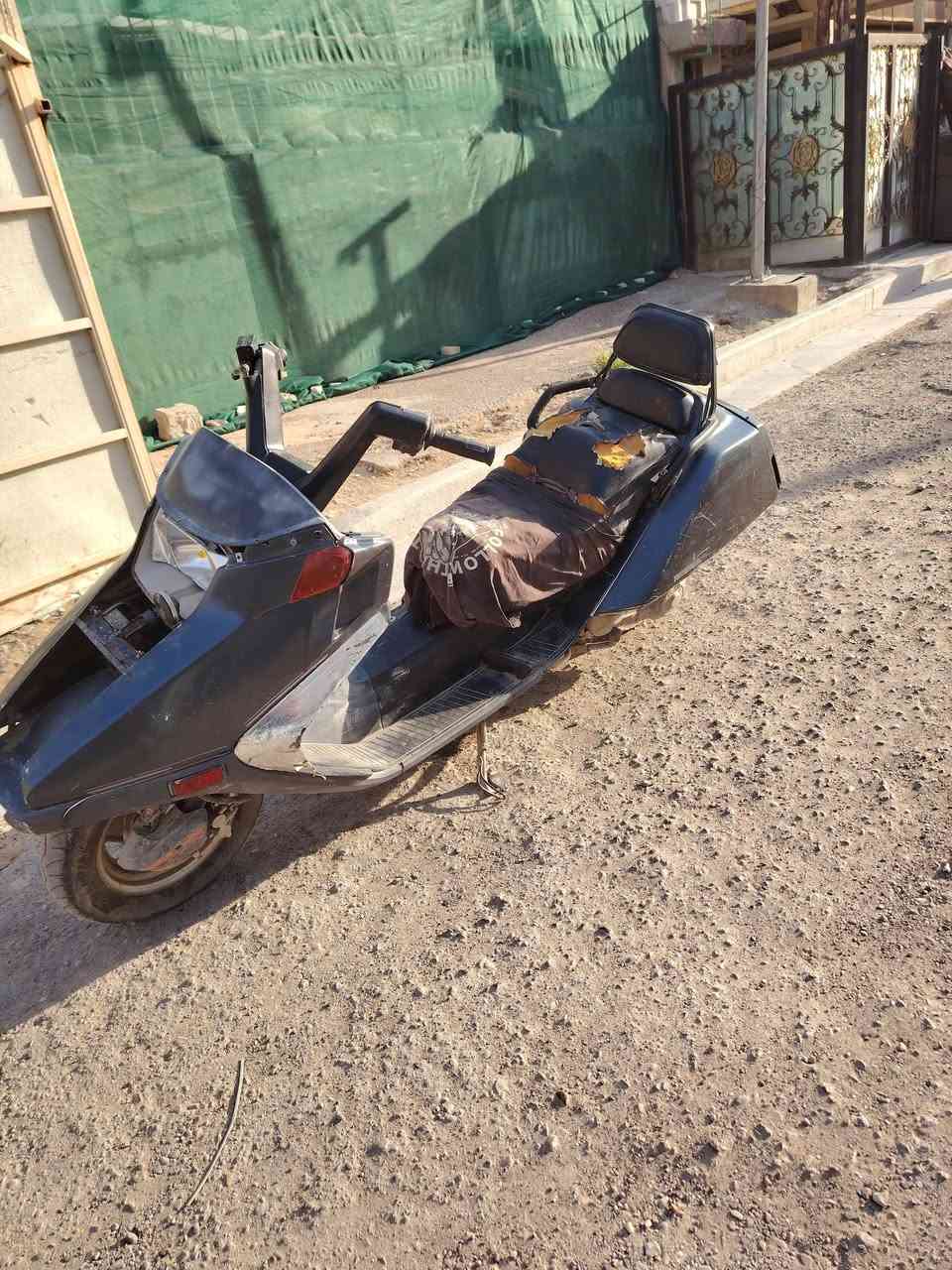 دراجه هونده بلاديه كامل كهربائيات ونكره سلف سعر٣٥٠ الف مكان بغداد***********
