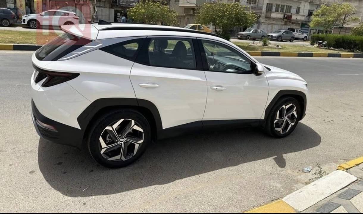 السلام عليكم  للبيع
توسان موديل 2023 خليجي 
رقم بغداد  
ماشيه 28 الف كيلو   بدون صبغ بدون تبديل 
كير مكينه كفاله بلادي 
مواصفات السياره  تجي فول عده البانوراما 
شاشه. حساس خلفي .كشنات كهرباء حتى الصندوق كهرباء 

مكان السياره بغداد 
***********
السعر 209 وبيها مجال بسيط للمشتري
