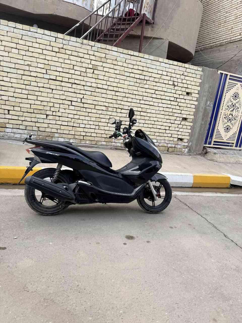 دراجه pcx نضافه 100‎%‎
مكفوله كفاله عامه دراجه رمبه ماشيه 11 الف حقيقي 
نازله من بيت طارش مكفوله لأخر برغي بيها ممفتوح ولا مصلحه نهائيا تتعب تكول نضيفه لحد يكلي شبيها اخي رمبه 

السعر اتصل وتدلل او ادخل خاص 
*********** مكاني بغداد الشعب
