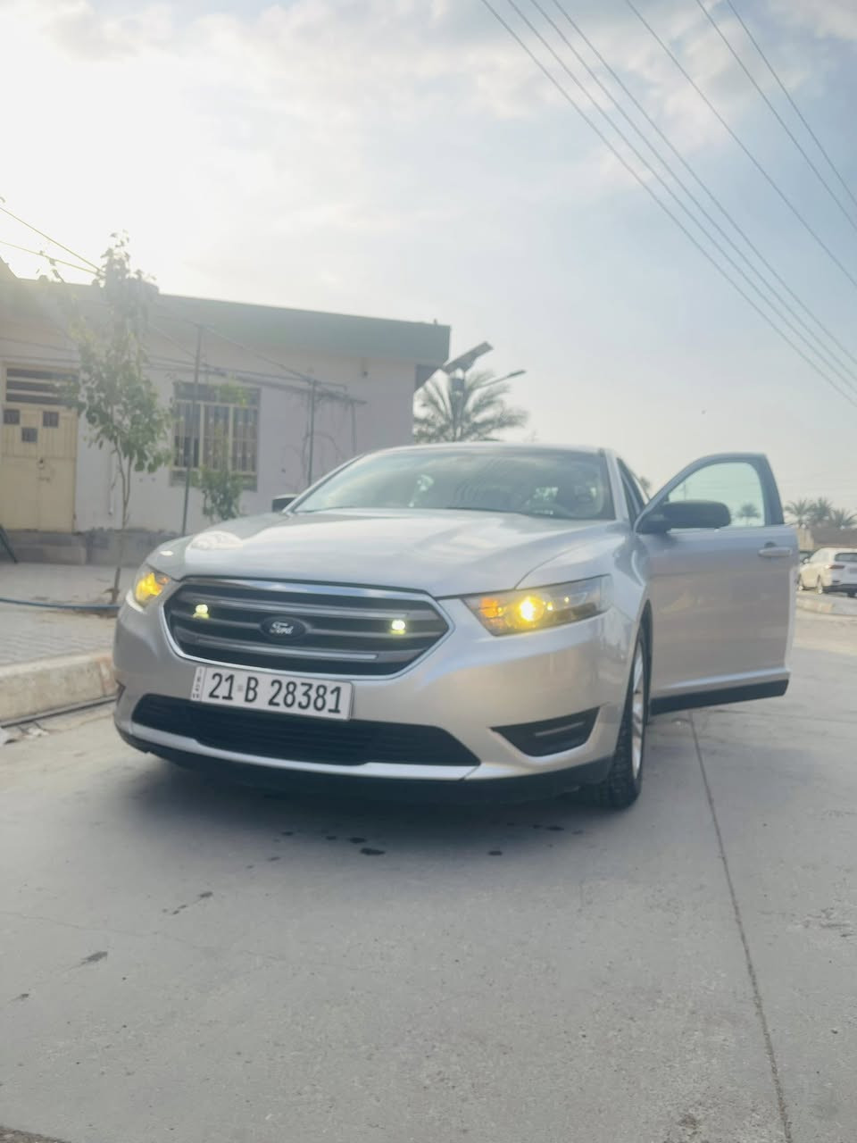 السلام عليكم فورد تورس ٢٠١٣ لبيع فقط سعر ١٢٠ سنويه جديده رقم شمالي بأسمي سياره كلشي بيهه جديد ادامه لكلشي شراي خابرني وتدلل وسونارها بل صور مكاني ديالى سعديه الجبل ‭٠٧٧١ ١٣٣ ٤٩٥٠‬
