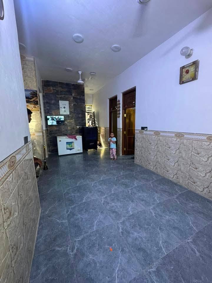 بيت للبيع طابو زراعي قرار ٢٥ المدائن شارع الحدادين خلف أسواق حساني  مساحته  ٢٠٠  متر بناء حديث كامل الخدمات  بي غرفتين نوم وصاله وخطار وهول وصحيات داخليه وخارجيه وحديقه وكراج سياره 
يبعد عن السوك والإمام دقيقتين فقط 
للإستفسار أكثر  ***********
