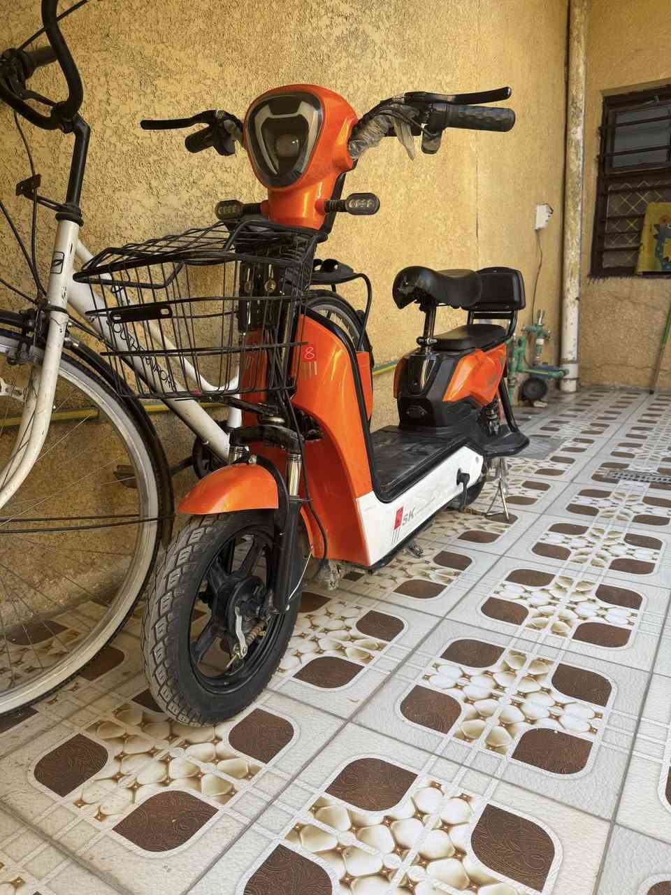 سلام عليكم  دارجه شحن البيع حجم 14سعره 300 وبها مجال *********** مكاني بغداد شعله
