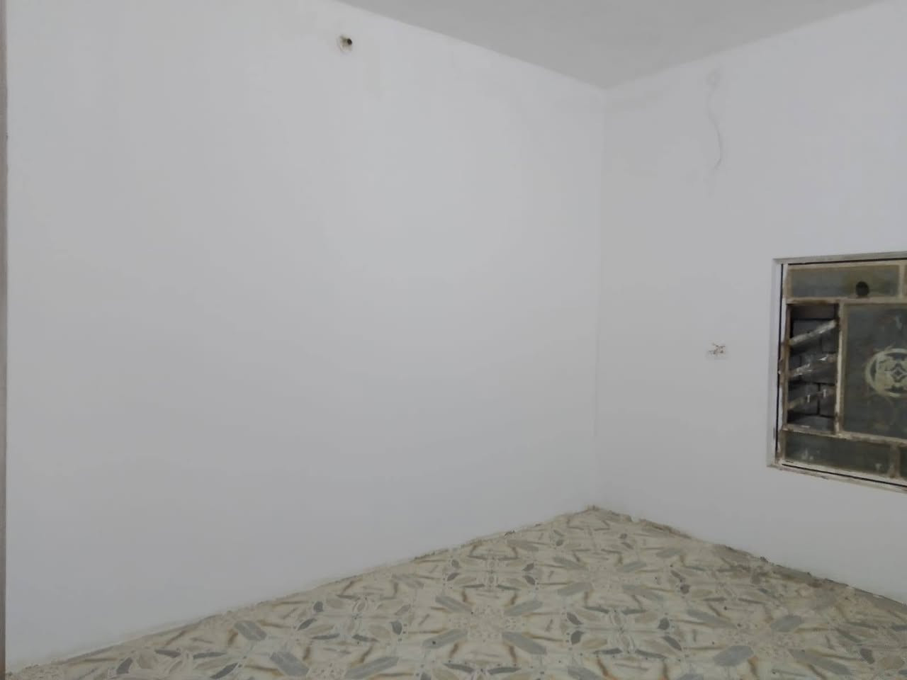 سلام عليكم 
يعلن مكتب عقارات الأصدقاء عن وجود بيت للبيع 
جنس العقار طابو عراقي زراعي وكاله بسم المشتري 
مساحة البيت 150م
العنوان ابو الخصيب حي العسكري 
سعر البيت 72 مليون وبي مجال 
يحتوي البيت على كراج مع ديوانيه مع مطبخ مع صاله مع غرف 2 مع صحيات داخليه و خارجيه 
الاستفسار اتصل على الرقم (***********)
