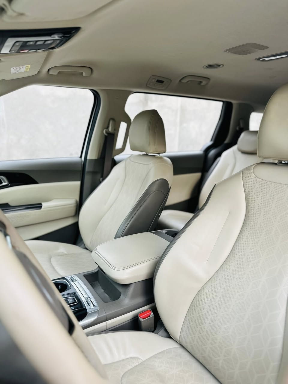 كيا كرنفال موديل 2023  كوري غاز بانزين  لون ابيض اصل ،كفالة عامة   فول مواصفات
بأسمي شخصياً مداور ثاني يوم. رقم بغداد 

السعر 270$ وبيها مجال  بيع مستعجل 
***********
