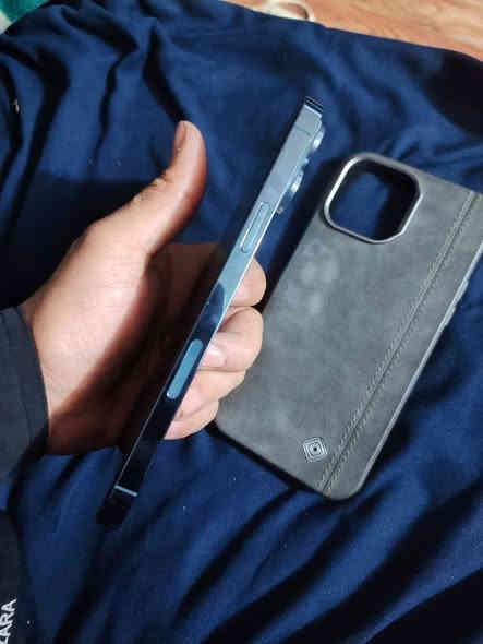 13 برو ماكس نضيف جدا مامفتوح ولا مصلح ضمان امريكي اصلي نموذج m الذاكرة واحد تيرا السعر قفل ٧٥٠ غير ال٧٥٠ مابيع اليعجبة يتصل *********** مكان باب المعظم
