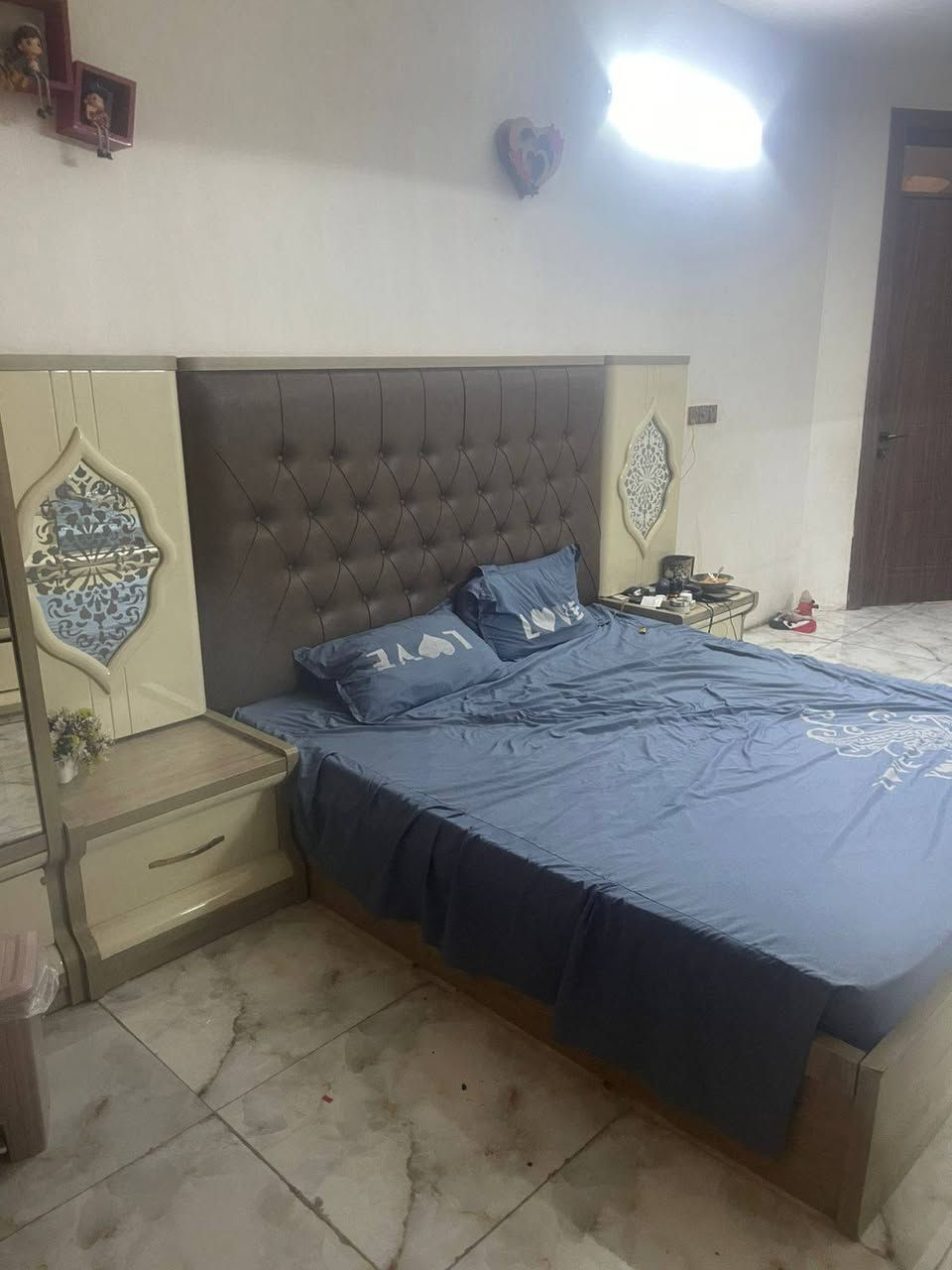 السلام عليكم غرفه تركي عشر قطع ثكيله اصليه اخذتها ب مليونين رايدها ب 800 ومجال قليل مكاني بغداد البلديات رقم  ***********
