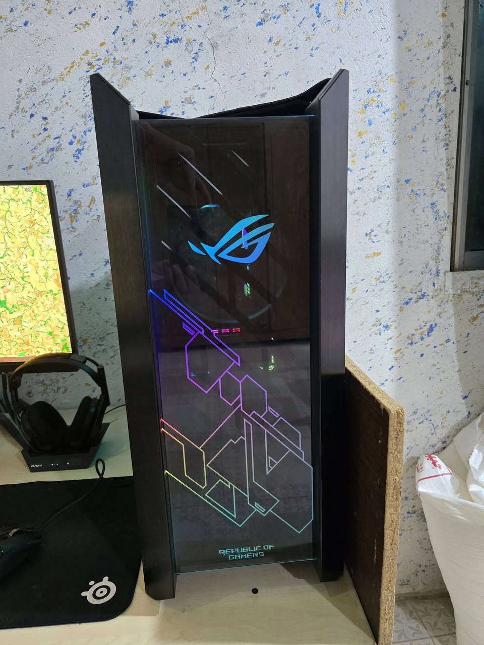 السلام عليكم حاسبة العاب ..للبيع
الحاسبه فول مواصفات مثل ما يكولون
كل البوكسات موجوده السعر 4000000 (أربعة ملايين عراقي)  وبيها مجال للشراي ما عندي توصيل تجي للبيت وتفحص وتلعب وتأخذ ضمان من يمي شهر ... رقم الهاتف *********** العنوان البصره الزبير... والحمد لله على كل حال
المواصفات..
مذربورد..   ASUS ROG STRIX  X670E-F GAMING WIFI 
المعالج... AMD RYZEN 7 7800X3D
الذاكره...32GB KIT 2X16 6000 MHz DDR5 ARGB
الباور سبلاي... ASUS ROG STRIX 1200W AURA EDITION 
الهارد...  SSD 1TB NVME M.2 990 Samsung 
كرت الشاشه... ASUS ROG STRIX 4080TI SUPER 
الكيس... ASUS ROG STRIX HELIOS
 GX601 ARGB MID TOWER
المبرد المائي... ROG RYUJIN III 360 ARGB
شباب التجميعه كلها أسوس روك 
الي ما يعجبه السعر براحته 
السعر أكرر بي مجال للشراي
