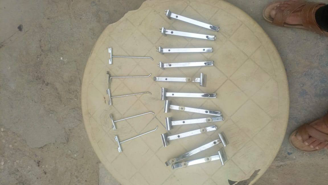 سلام عليكم رفات محل خشب رفات الطوال 11واحده صغار  4وحديد تعليك 44واحده 
وساطر 16نضيفات وجدد مال محل كامل الي يفيدنه هذا رقم 0789246023


**إذا كنت صاحب هذا الإعلان وتريد حذفه لأي سبب، رجاءا أرسل رسالة إلى الدعم الفني**