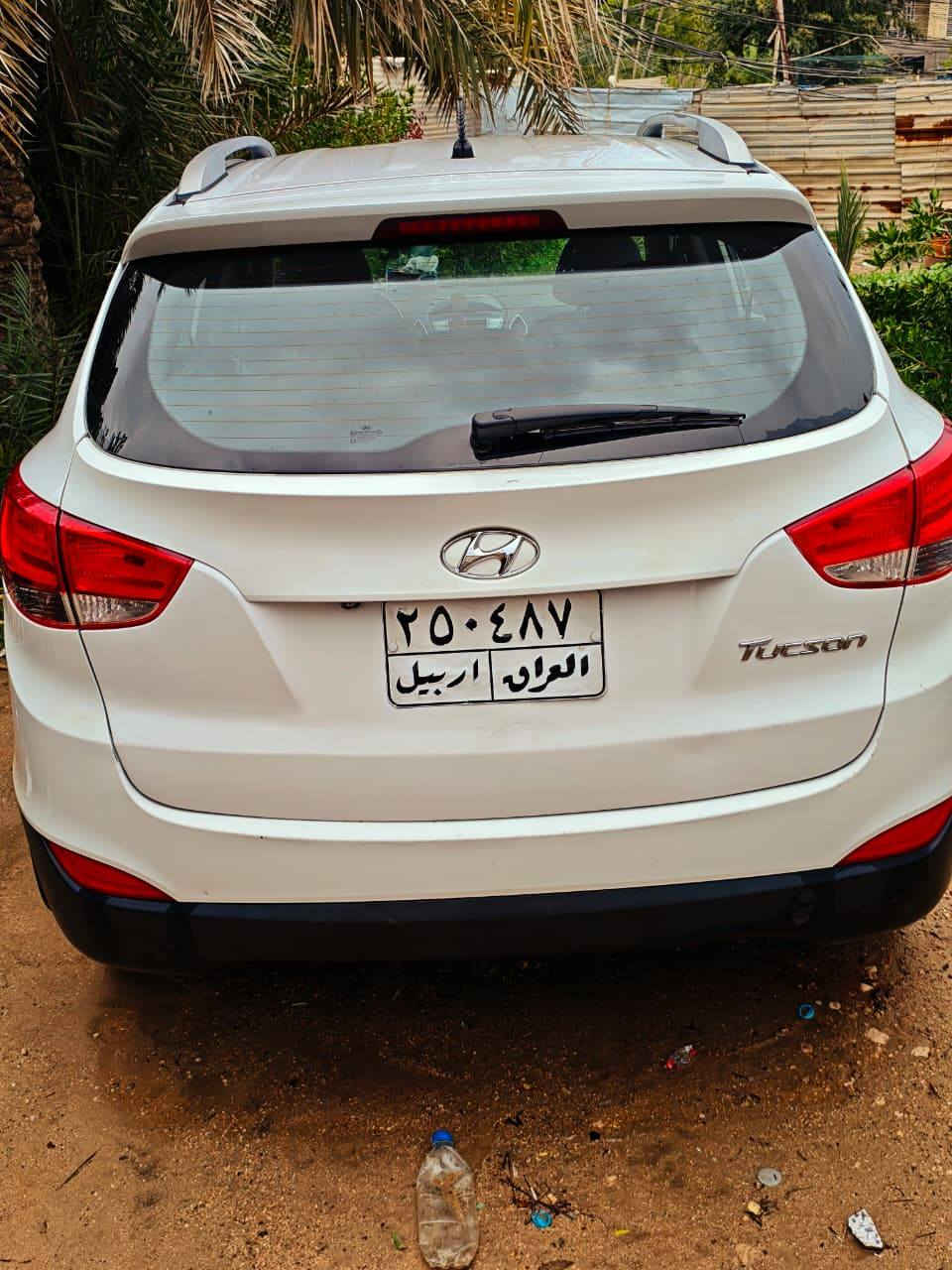 السلام عليكم 
للبيع سيارة توسان خليجي 2012 رقم اربيل ابيض اللون مكفول من الصبغ عدا مسطرة صبغ في صندوق السيارة محرك وگير وتبريد مكفول عداد حقيقي 179 الف 
سيارة جديدة ما متعوبه حدادية جديدة مع دسكات نظام ABS تحكم ستيرن 5 ويل كب 4 ديسك .كامرا 
مكان السيارة نجف السعر المطلوب 137 للأستفسار اكثر الاتصال على الرقم ***********
