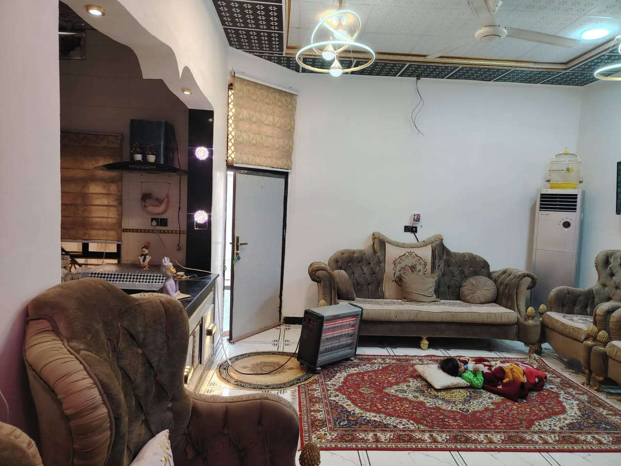 150 متر بي ورا البيت حديقه صغيره و مطبخ حراري ع طول البيت 13 طول العرظ مترتين و نص
سعر 67 بي مجال قليل
شارع الملعب كله تبليط قرب مدارس صقر روضه يمي مستوصف مدارس ابتدائي ومتوسط وثانوي للا ستفسار تواصلو معنا عبر الواتساب  ***********
