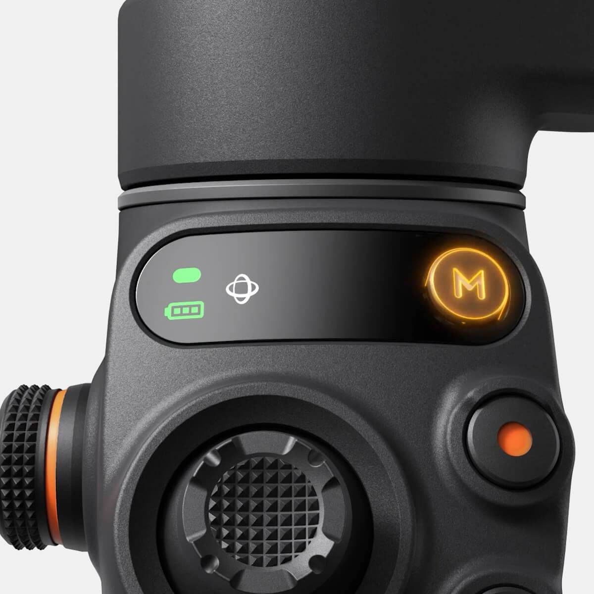 Dji osmo mobile 6
السعر 110 الف 
جهاز اوزمو موبايل للتصوير من ماركة DJI، يوفر استقرارًا عاليًا للكاميرا وتسجيل فيديو سلس، مع ميزات ذكية، إطلاق تلقائي سريع وإمكانية التمديد لتصوير ذاتي ممتاز.
جهاز اوزمو موبايل للتصوير من ماركة دي جي اي،

المميزات:

- تثبيت بثلاثة محاور – يوفر لقطات سلسة وخالية من الاهتزاز.
- عصا تمديد مدمجة – تساعد في التقاط زوايا ديناميكية وصور جماعية بسهولة.
- ميزة التشغيل السريع – تعمل تلقائيًا عند فتحها لتوفير وقت التصوير.
- عجلة جانبية للتحكم – تتيح ضبط الزوم والتركيز بدقة.
- تقنية ActiveTrack 5.0 – تحسّن تتبع الهدف للحفاظ على التركيز والإطار الصحيح.
- تصميم خفيف الوزن ومضغوط – يزن حوالي 309 جرام، مما يجعله سهل الحمل.
- مشبك مغناطيسي للهاتف – يتيح التثبيت السريع والمريح.
- وضعيات تصوير إبداعية – تشمل الفاصل الزمني (Timelapse)، التصوير السريع (Hyperlapse)، البانوراما، والتحكم بالإيماءات.
- مدة التشغيل: تصل إلى 6.4 ساعات عند الشحن الكامل


**إذا كنت صاحب هذا الإعلان وتريد حذفه لأي سبب، رجاءا أرسل رسالة إلى الدعم الفني**