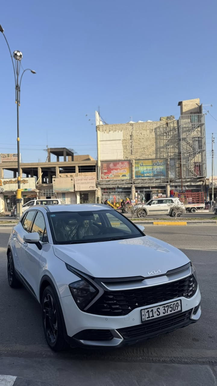 السلام عليكم 
كيا سبورتج ٢٠٢٣  خليجي ضمان دوليه
بيه بارد بسيط بين البيبان مسحوب كارت
ماشيه٧٣ الف كيلو حقيقي 
رقم بغداد انكليزي الجديد  بأسمي 
* داخل بيجي
* سعة المحرك 2.0L
* ويل كب ١٩
* تشغيل عن بعد
* حساسات أمامية + خلفية
* شحن واير ليس
* هاند بريك بصمه
 * بصمه عدد ٢
* مري شفط + اشارة
* منافذ شحن للمقاعد
* تبريد بيانو قطعتين (منفصل)
* كراسي كهرباء+تدفئه كشنات + تدفئه استيرن  
* لد ترحيب
* اوتو هولد
* شاشه كبيره
* نضام نزول منحدرات
* مانع انزلاق
* تحكمات ستيرن
 * كامره خلفيه دواره 
* ماسحه خلفيه
* بصمة دخول 
* حساس مطر
* السعر215 وبيها مجال بسيط حك الجيه 
* مكان السياره كربلاء حي النصر
للاتصال /***********
