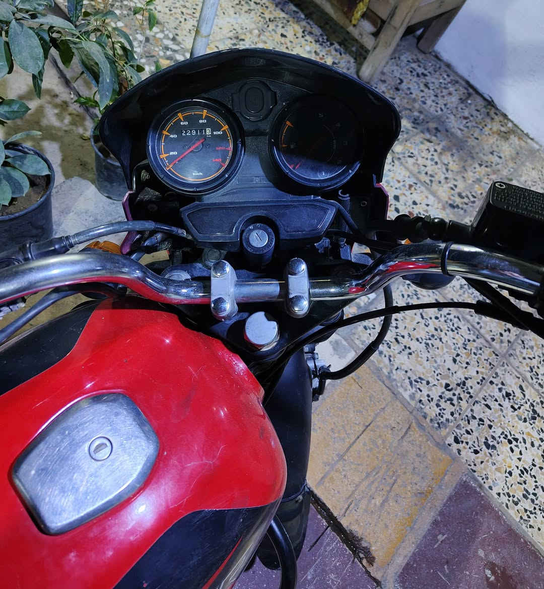 سلام عليكم بوكسر مرقمة للبيع فقط
الدراجة موديل 2020 محدثة 2022
رقمهة عربي ما مستلم لوحات 
مجفتة تجفيت شركة ليبل وردي 
نواقصها بصيطة + يرادلها كابريتر الخربطة مالتة خفيفة كلش 
ماشية 22 الف حقيقي
عنواني بغداد الحبيبية 
سعرها مليون و 650 بيهة مجال بصيط 
***********
