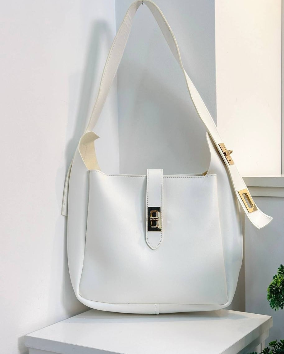 جنط نسائي 
سعر المفرد 10 آلاف دينار
سعر الدرزن 84 ألف دينار
قياس 22 × 32 سم 
واتس اب :***********
واتس اب :***********
