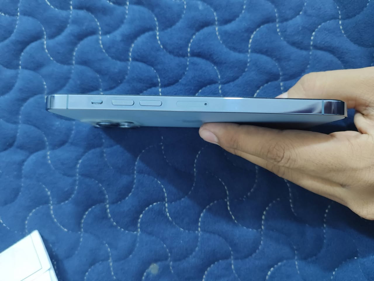 السلام عليكم
ايفون 13برو ماكس نضيف جداً جداً 
ذاكره 512
بطاريه 95%
ملحقات فقط كارتون 
ناصريه مقابل عمارات الشموخ قرب سكلات رائد
***********
