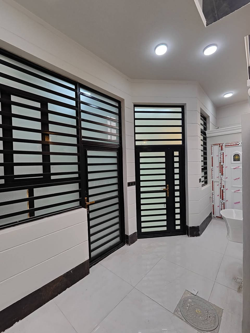 اللهم صلي على محمد وال محمد 🌹 سعر مناسب 🌹
يوجد بيت 100 م طابقين طابوك في كربلاء خلف سفاره تركيه على الحولي الجديد اربع سايدات
منطقة سكنية تتوفر فيها جميع الخدمات تبليط 10 م 
يتكون البيت من 4غرف واستقبال وصاله ومنور ومطبخ وحمامات عدد 3 
طابو زراعي قرار محكمه سند 25 
للأتصال او واتساب ***********
