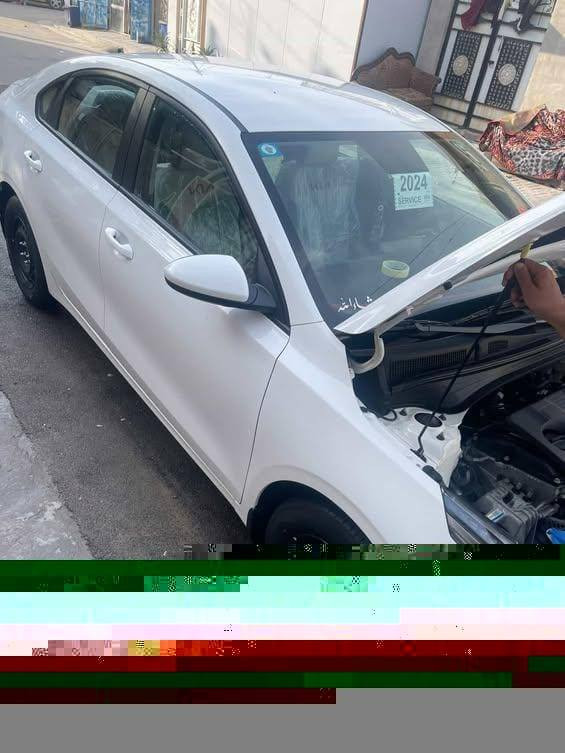 السلام عليكم كيا سيراتو  موديل 2024سياره بيه طخه موضح بالصوره جديده ماشيه19مكاني حي ور السعر 180 او بيه مجال قليل ***********
